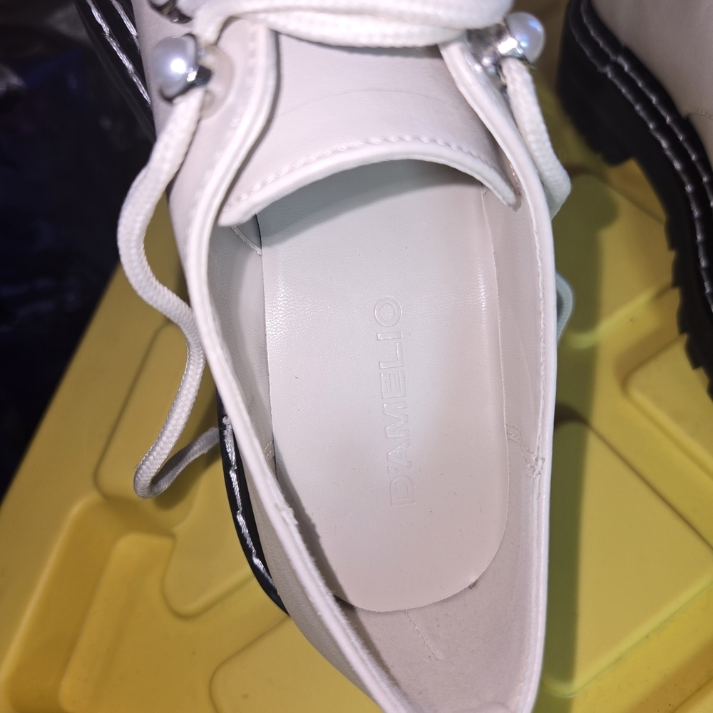 Elegant Cream Women's Loafers with Silver Accents - Picture 7 of 9